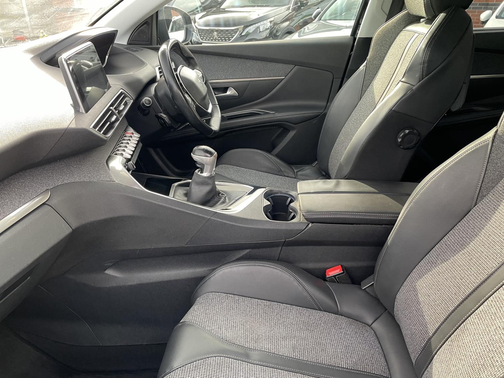 Peugeot 5008 1.5 BlueHDi Allure SUV 5dr Diesel Manual Euro 6 (s/s) (130 ps)