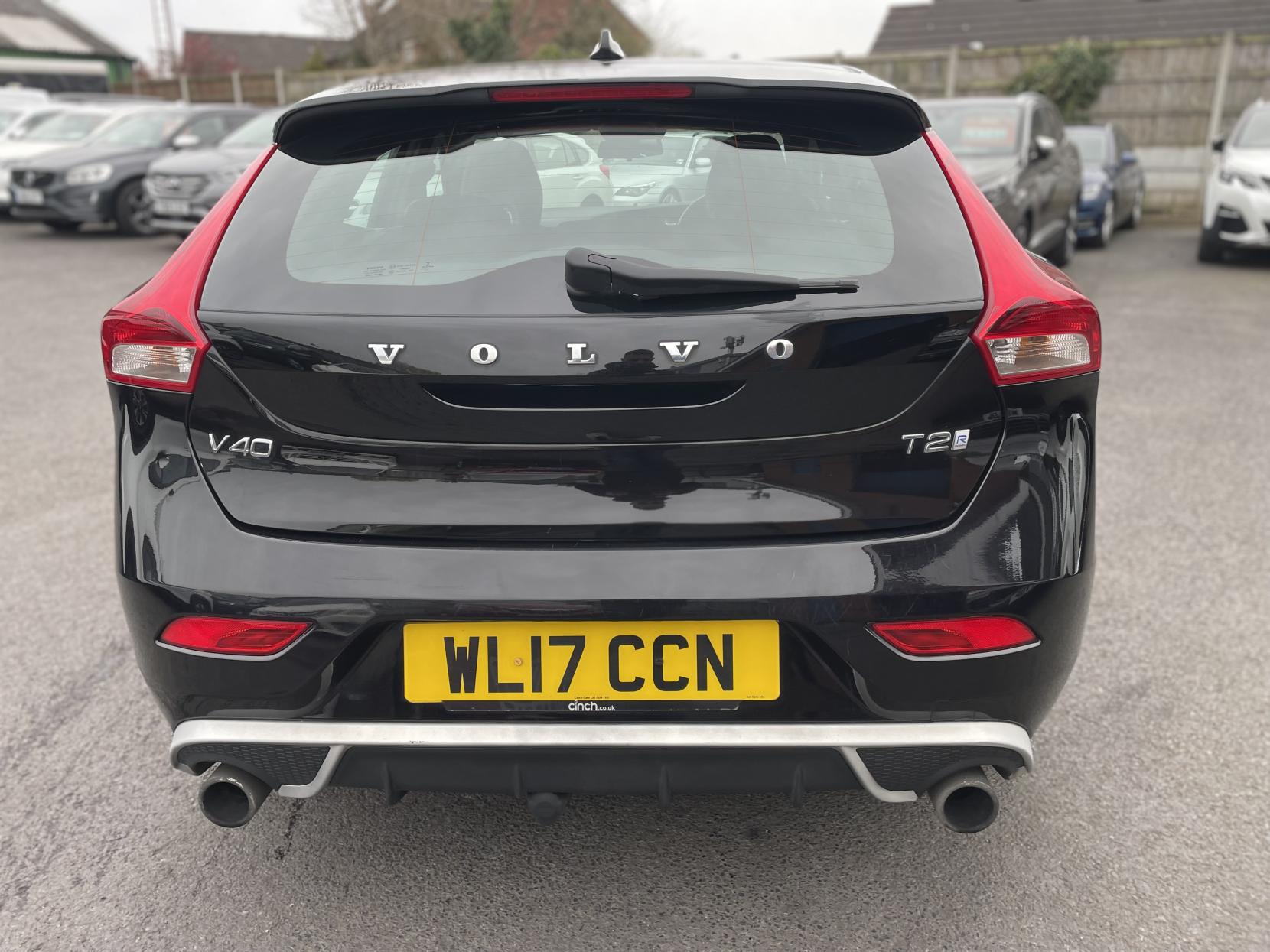 Volvo V40 2.0 T2 R-Design Hatchback 5dr Petrol Manual Euro 6 (s/s) (122 ps)