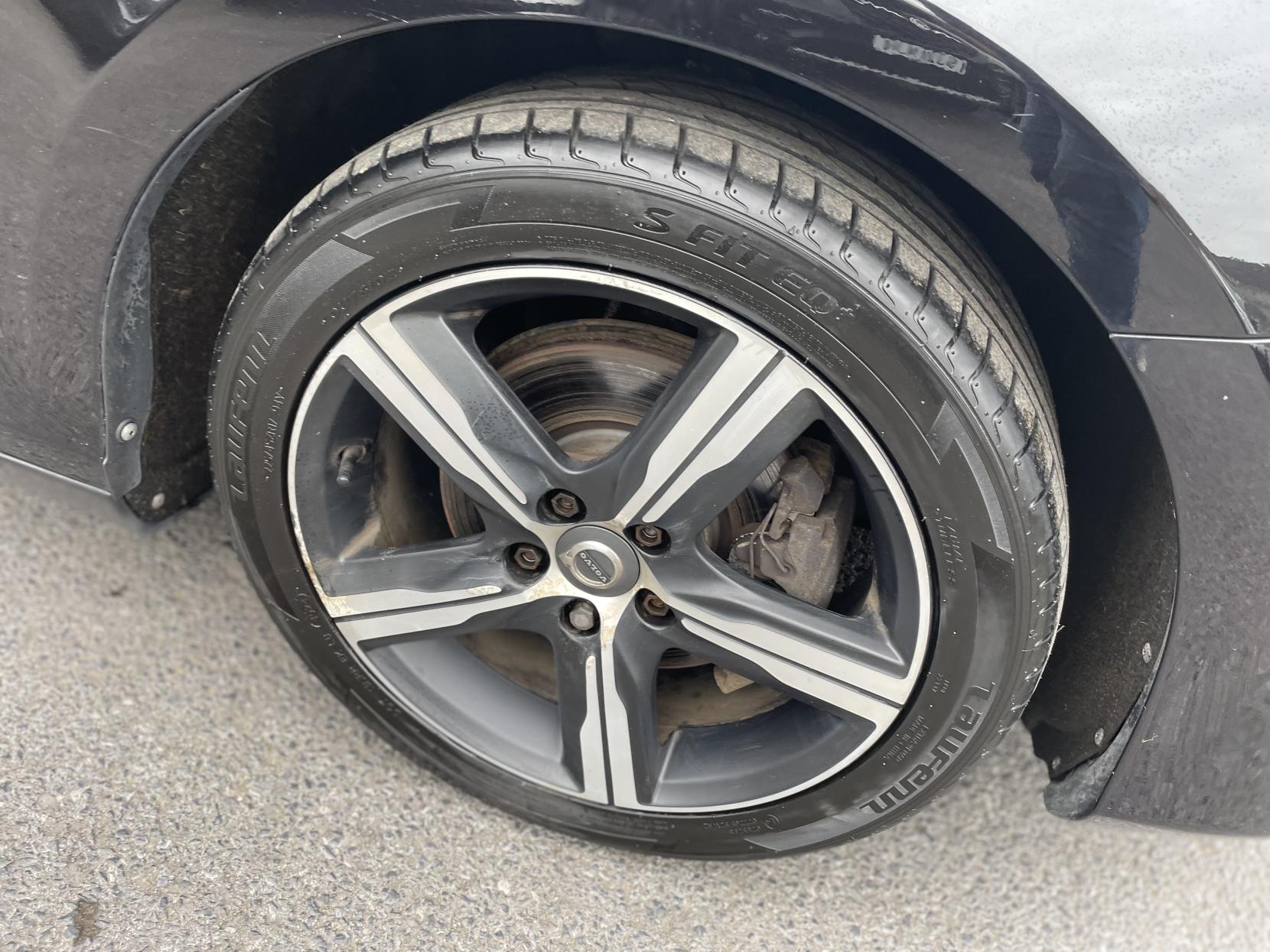 Volvo V40 2.0 T2 R-Design Hatchback 5dr Petrol Manual Euro 6 (s/s) (122 ps)