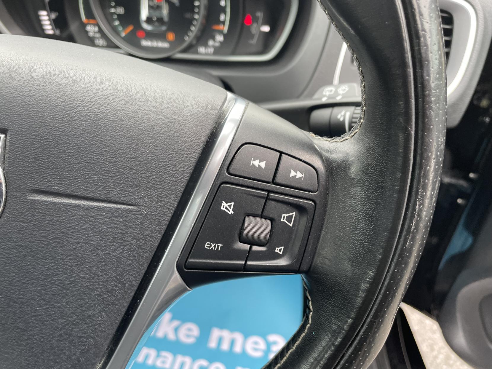 Volvo V40 2.0 T2 R-Design Hatchback 5dr Petrol Manual Euro 6 (s/s) (122 ps)