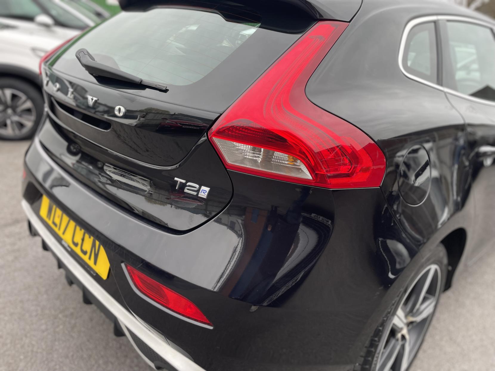 Volvo V40 2.0 T2 R-Design Hatchback 5dr Petrol Manual Euro 6 (s/s) (122 ps)