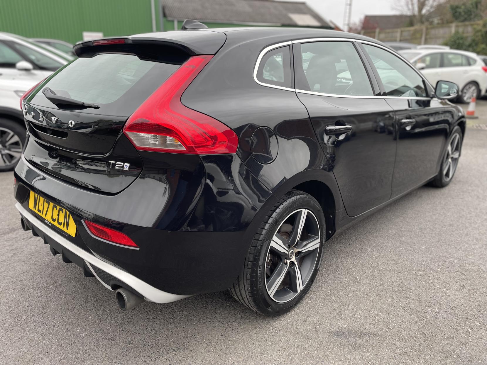 Volvo V40 2.0 T2 R-Design Hatchback 5dr Petrol Manual Euro 6 (s/s) (122 ps)