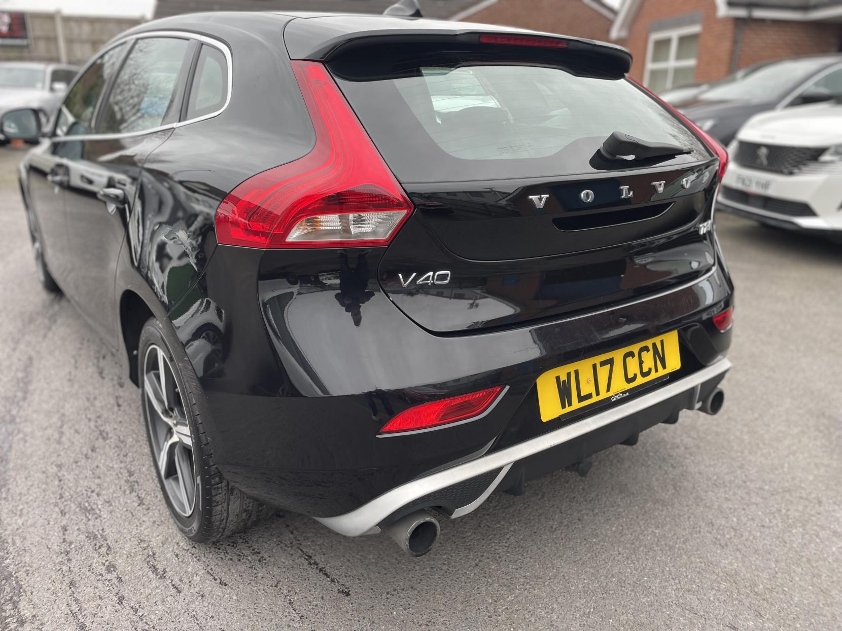 Volvo V40 2.0 T2 R-Design Hatchback 5dr Petrol Manual Euro 6 (s/s) (122 ps)
