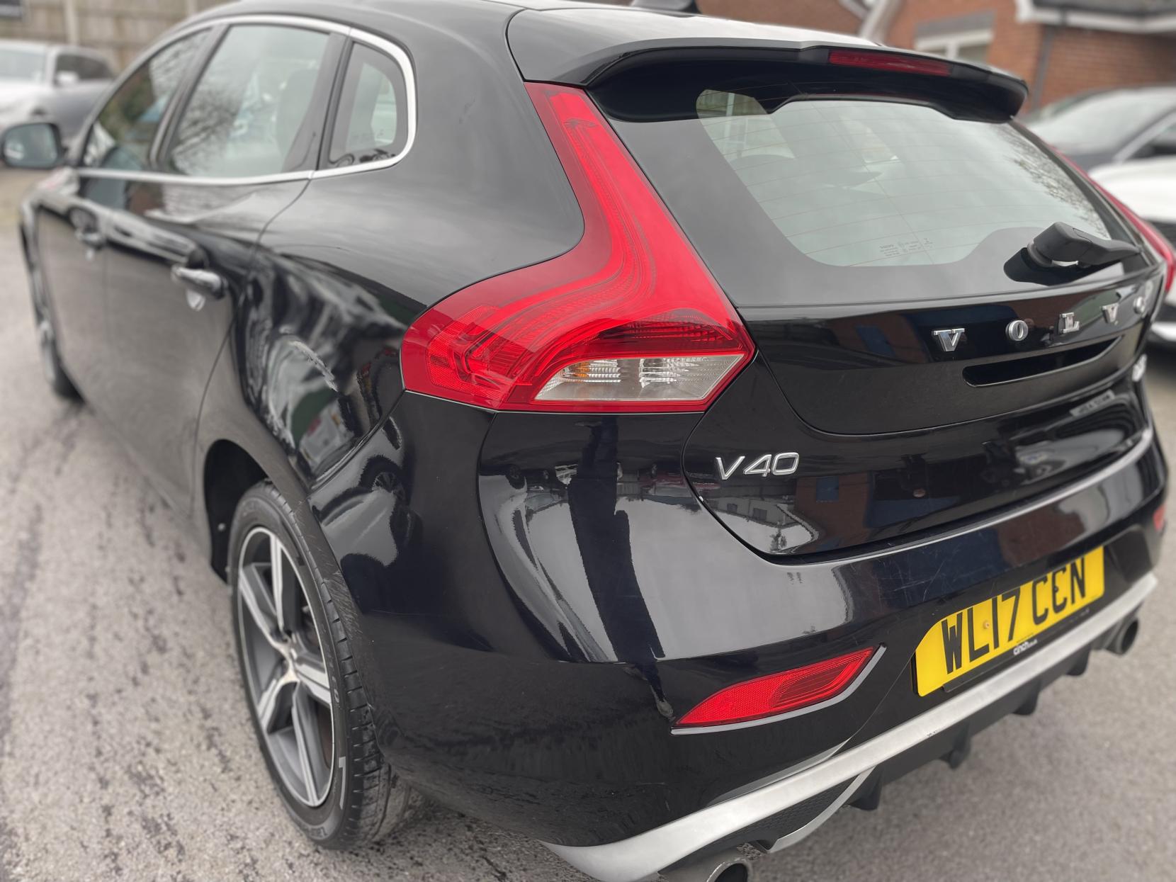 Volvo V40 2.0 T2 R-Design Hatchback 5dr Petrol Manual Euro 6 (s/s) (122 ps)