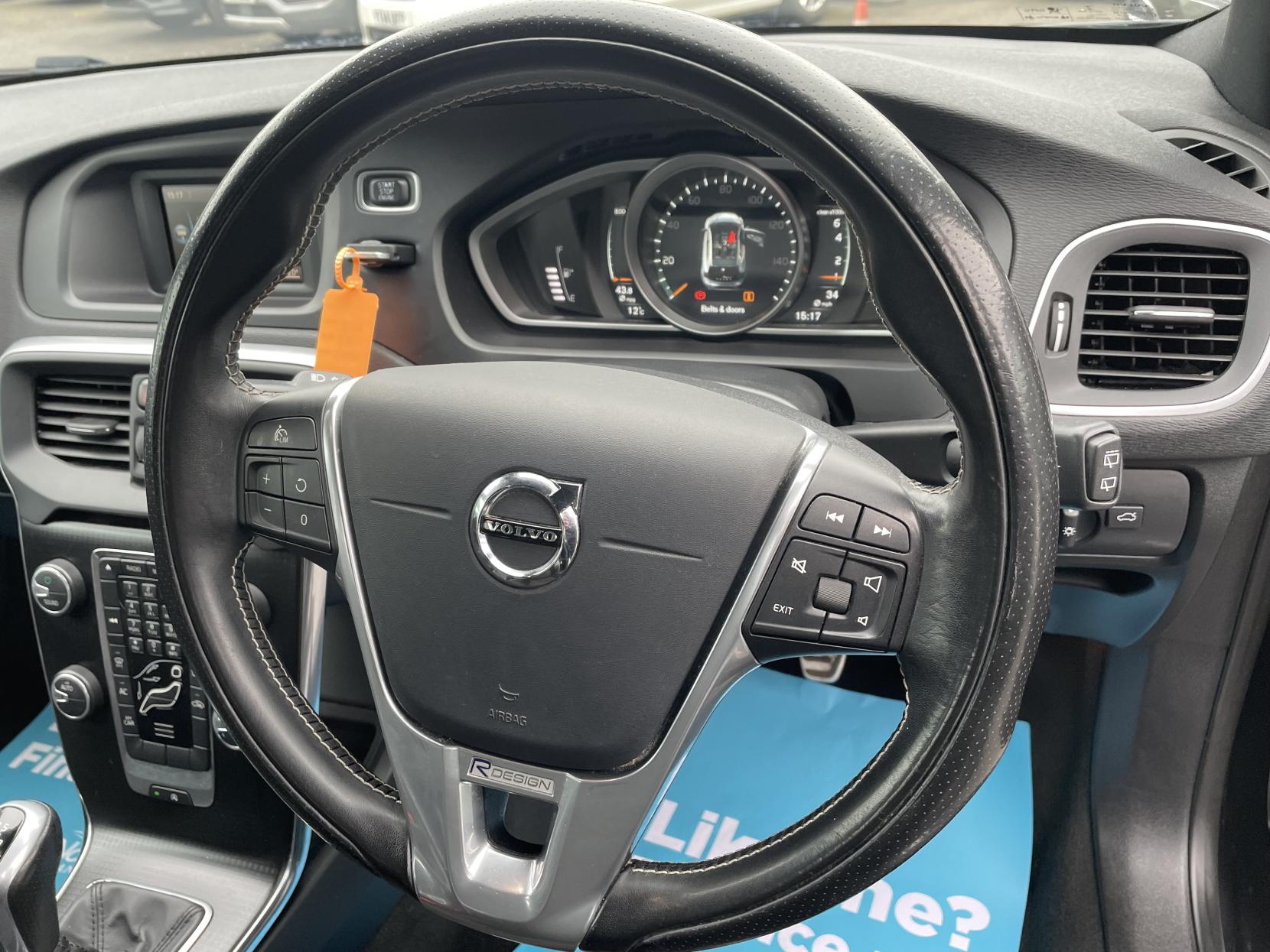 Volvo V40 2.0 T2 R-Design Hatchback 5dr Petrol Manual Euro 6 (s/s) (122 ps)