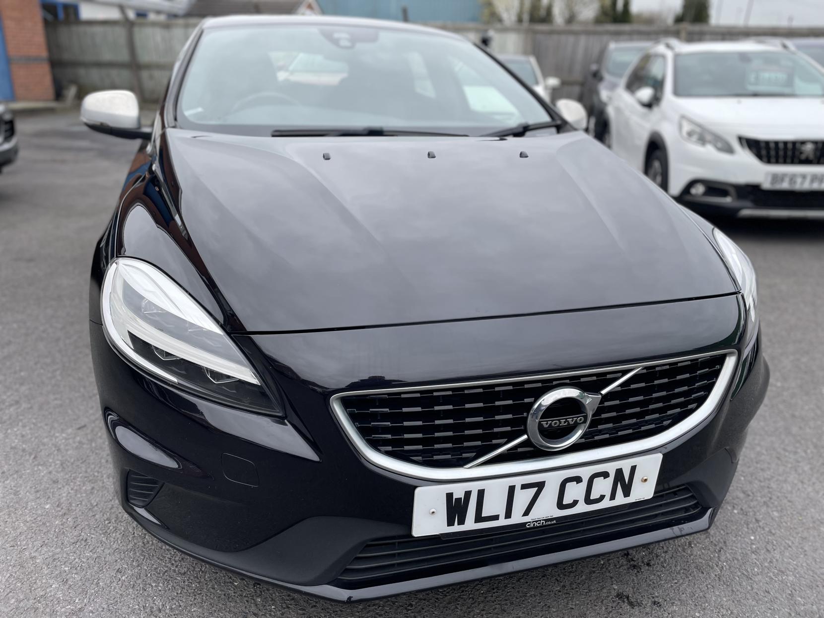 Volvo V40 2.0 T2 R-Design Hatchback 5dr Petrol Manual Euro 6 (s/s) (122 ps)