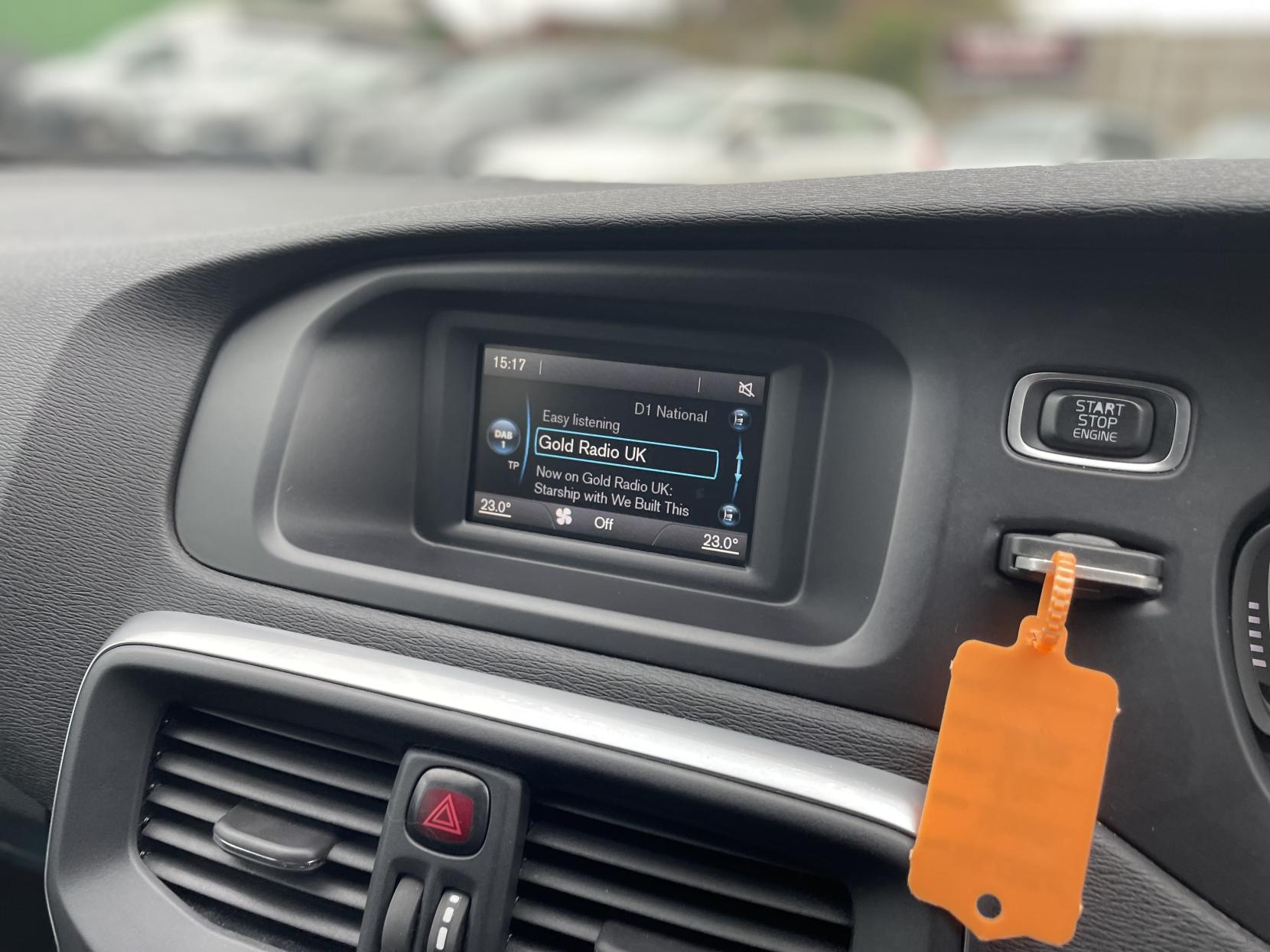 Volvo V40 2.0 T2 R-Design Hatchback 5dr Petrol Manual Euro 6 (s/s) (122 ps)