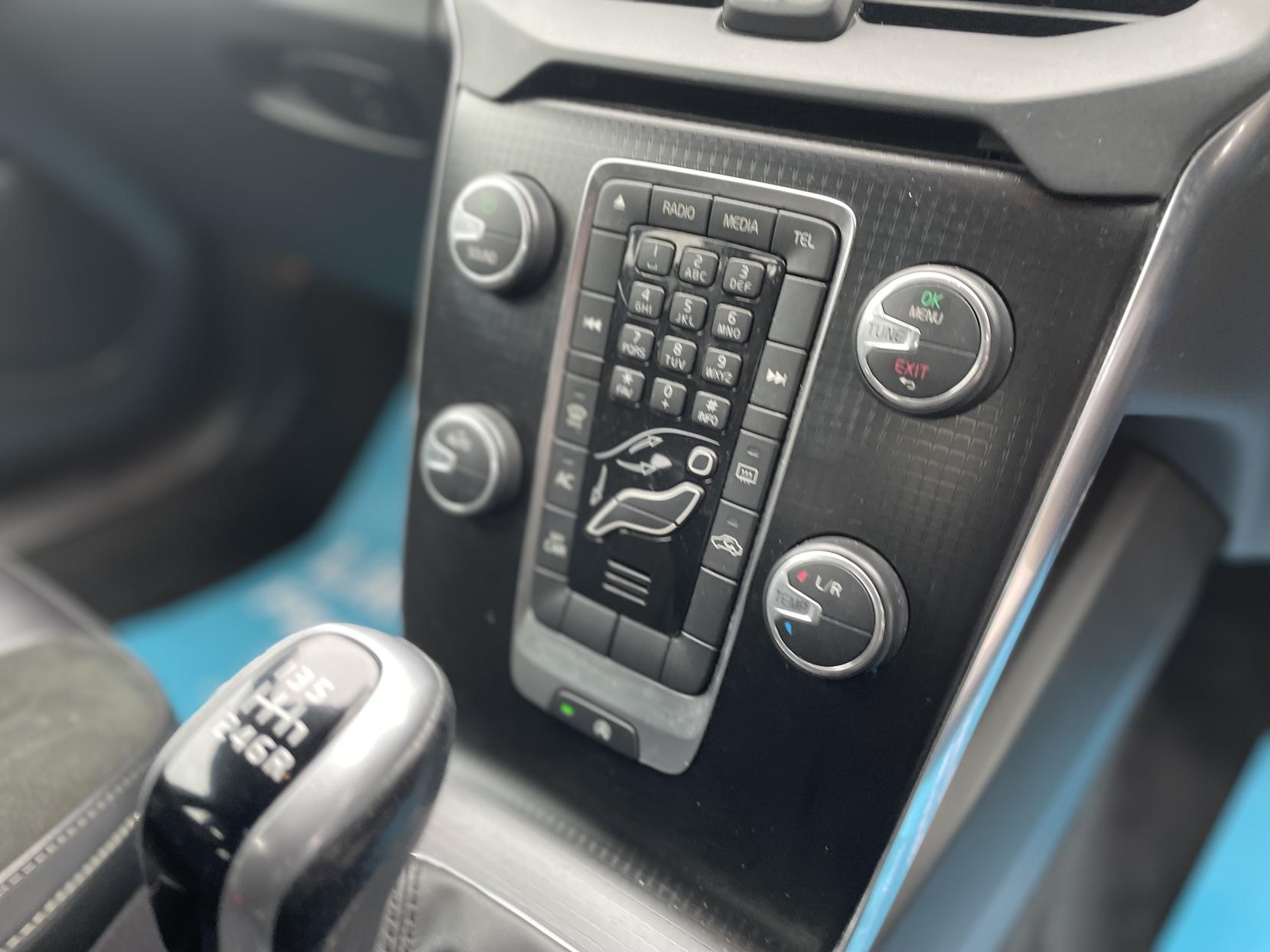 Volvo V40 2.0 T2 R-Design Hatchback 5dr Petrol Manual Euro 6 (s/s) (122 ps)