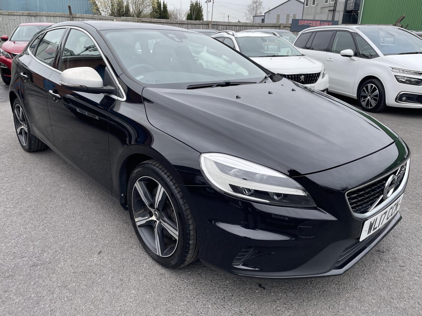 Volvo V40 2.0 T2 R-Design Hatchback 5dr Petrol Manual Euro 6 (s/s) (122 ps)