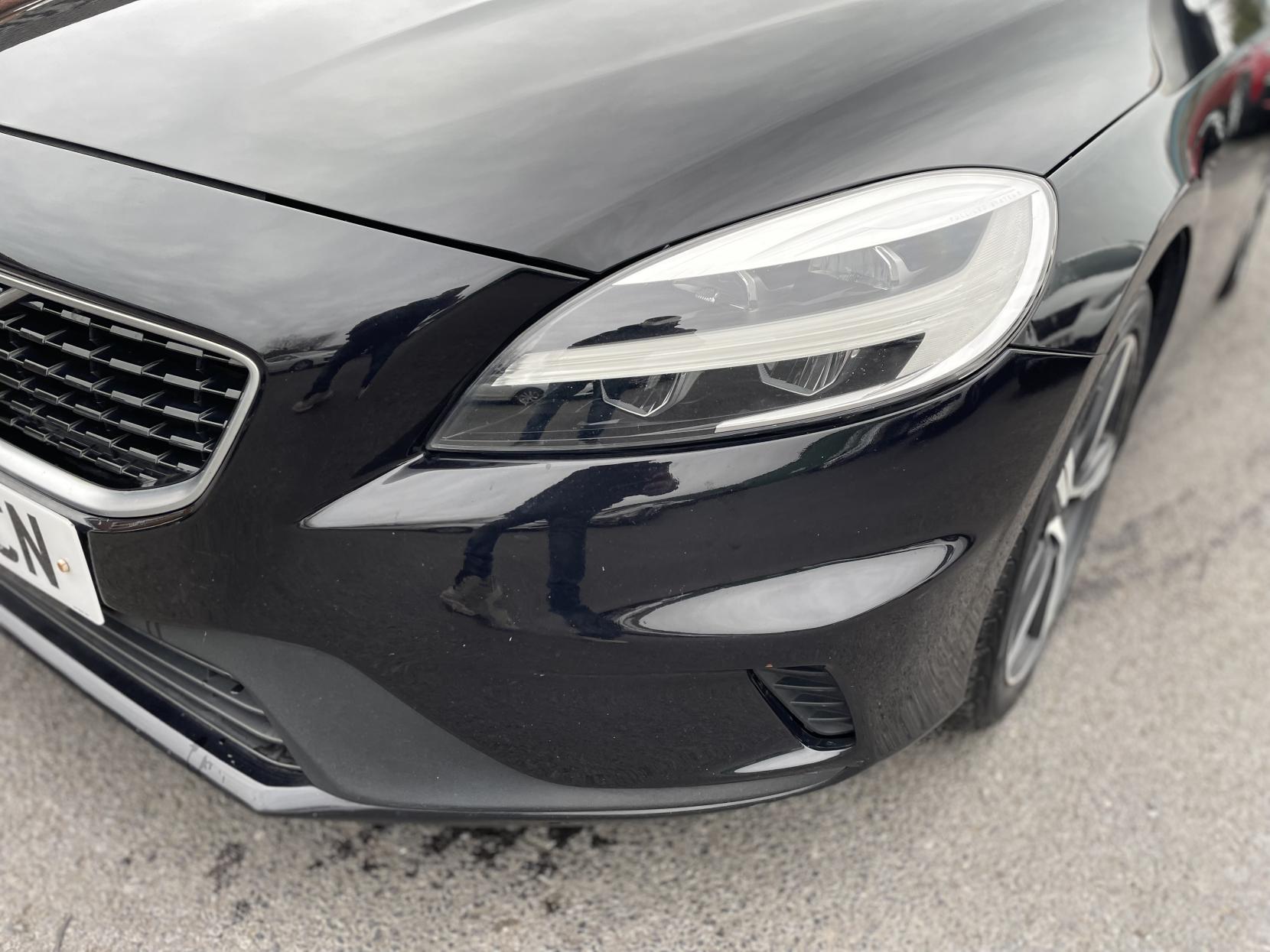 Volvo V40 2.0 T2 R-Design Hatchback 5dr Petrol Manual Euro 6 (s/s) (122 ps)