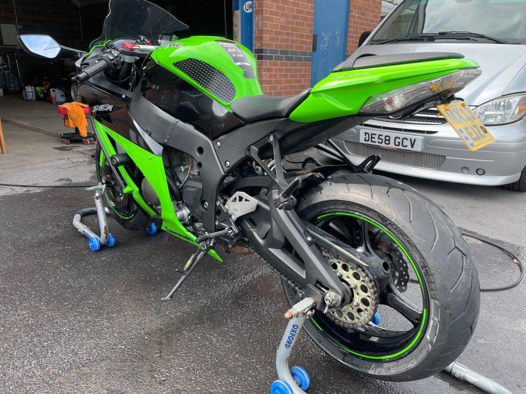 Kawasaki Ninja ZX-10R 1000 Super Sports Petrol Manual (200 ps)
