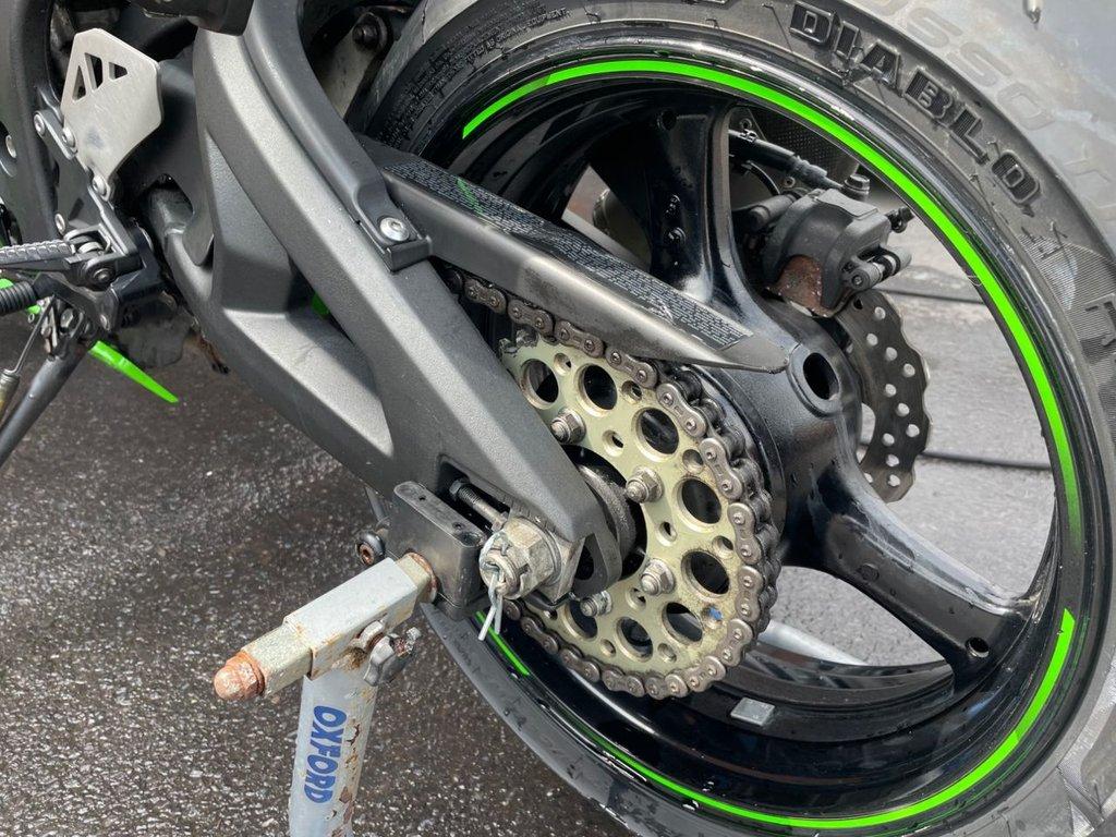 Kawasaki Ninja ZX-10R 1000 Super Sports Petrol Manual (200 ps)