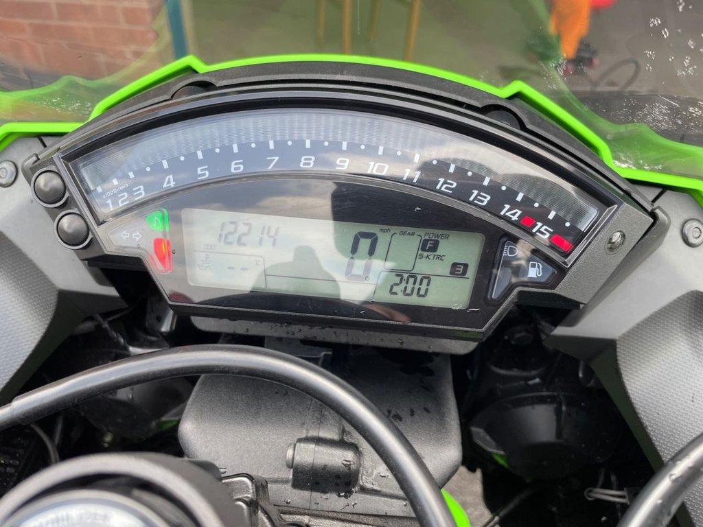 Kawasaki Ninja ZX-10R 1000 Super Sports Petrol Manual (200 ps)