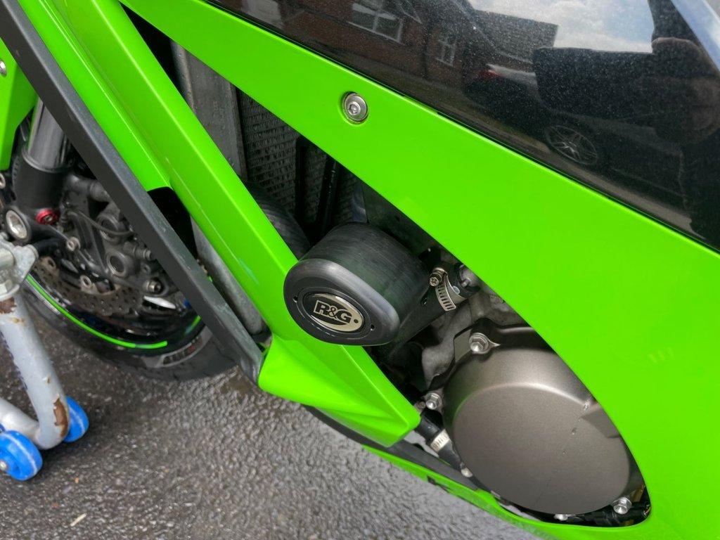 Kawasaki Ninja ZX-10R 1000 Super Sports Petrol Manual (200 ps)