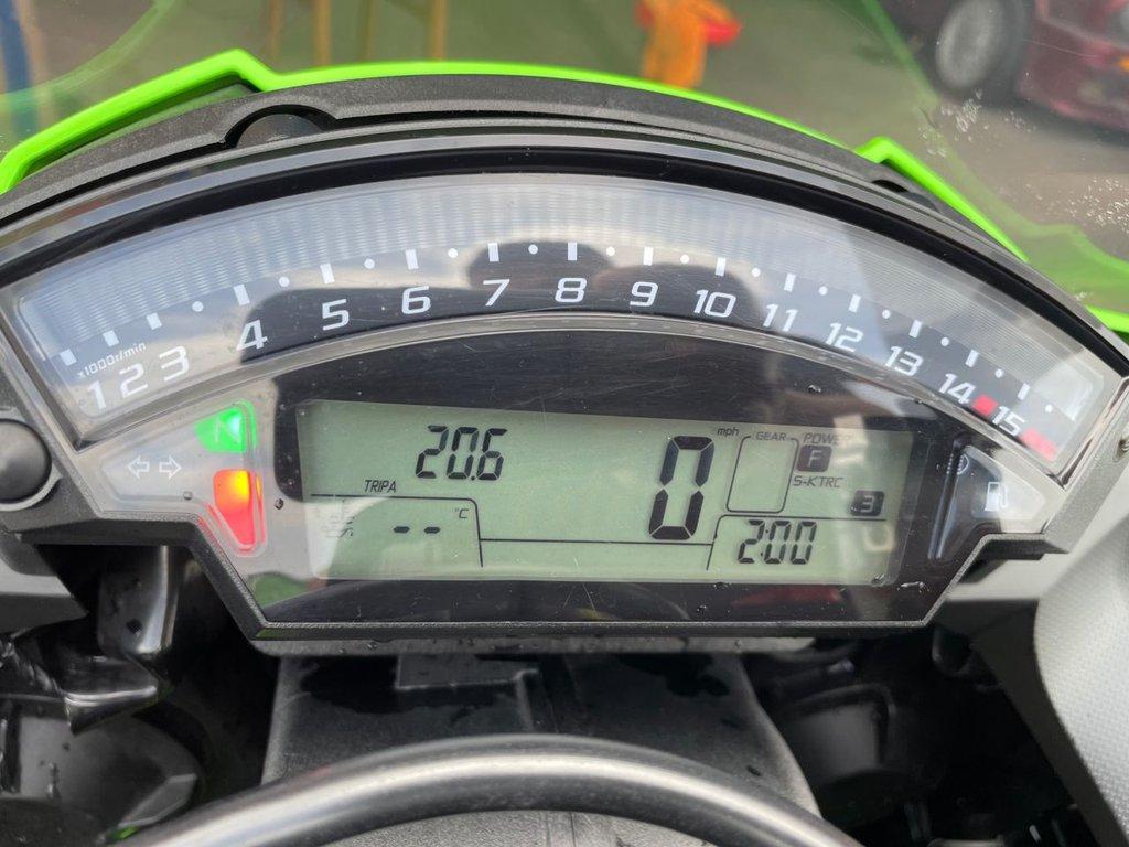 Kawasaki Ninja ZX-10R 1000 Super Sports Petrol Manual (200 ps)