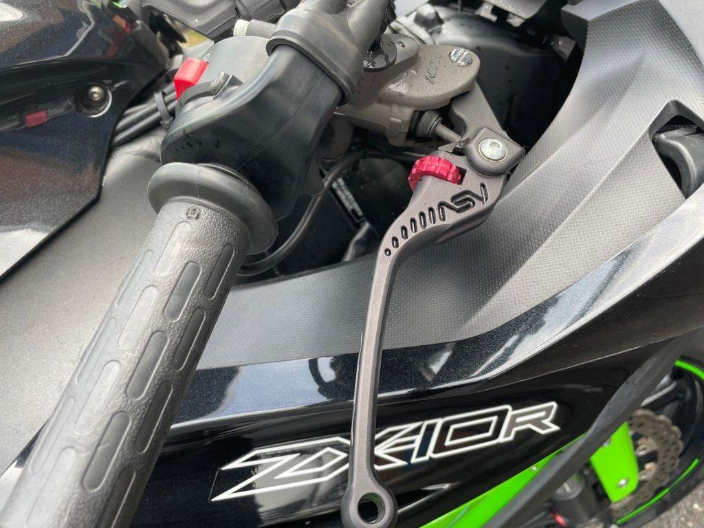 Kawasaki Ninja ZX-10R 1000 Super Sports Petrol Manual (200 ps)