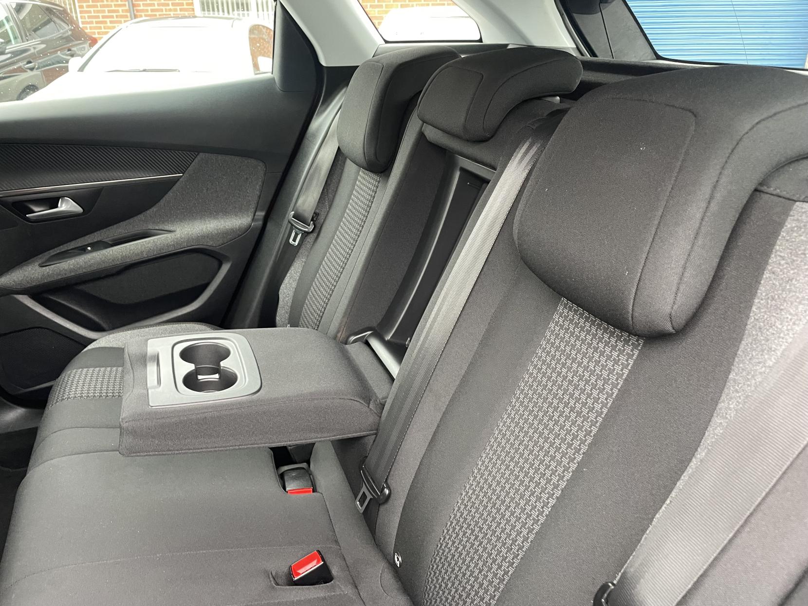 Peugeot 3008 1.2 PureTech Active SUV 5dr Petrol Manual Euro 6 (s/s) (130 ps)