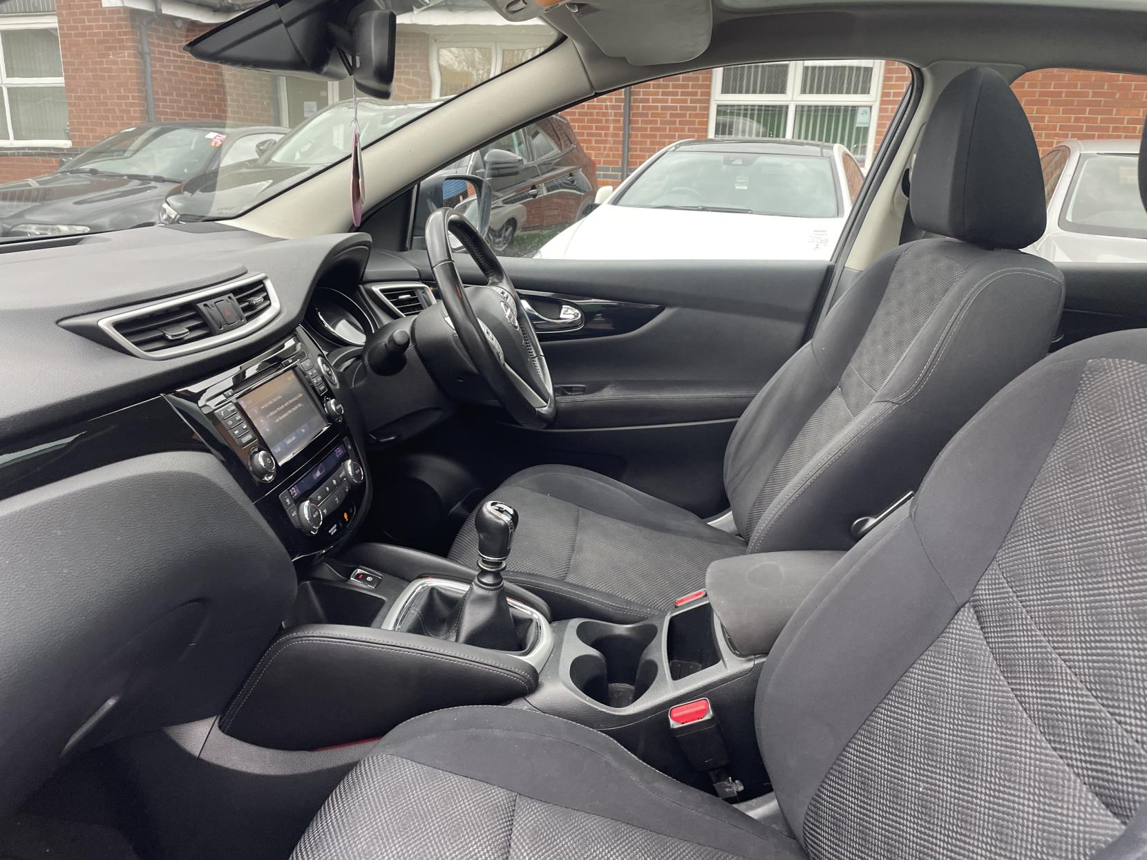 Nissan Qashqai 1.5 dCi n-tec+ SUV 5dr Diesel Manual 2WD Euro 6 (s/s) (110 ps)