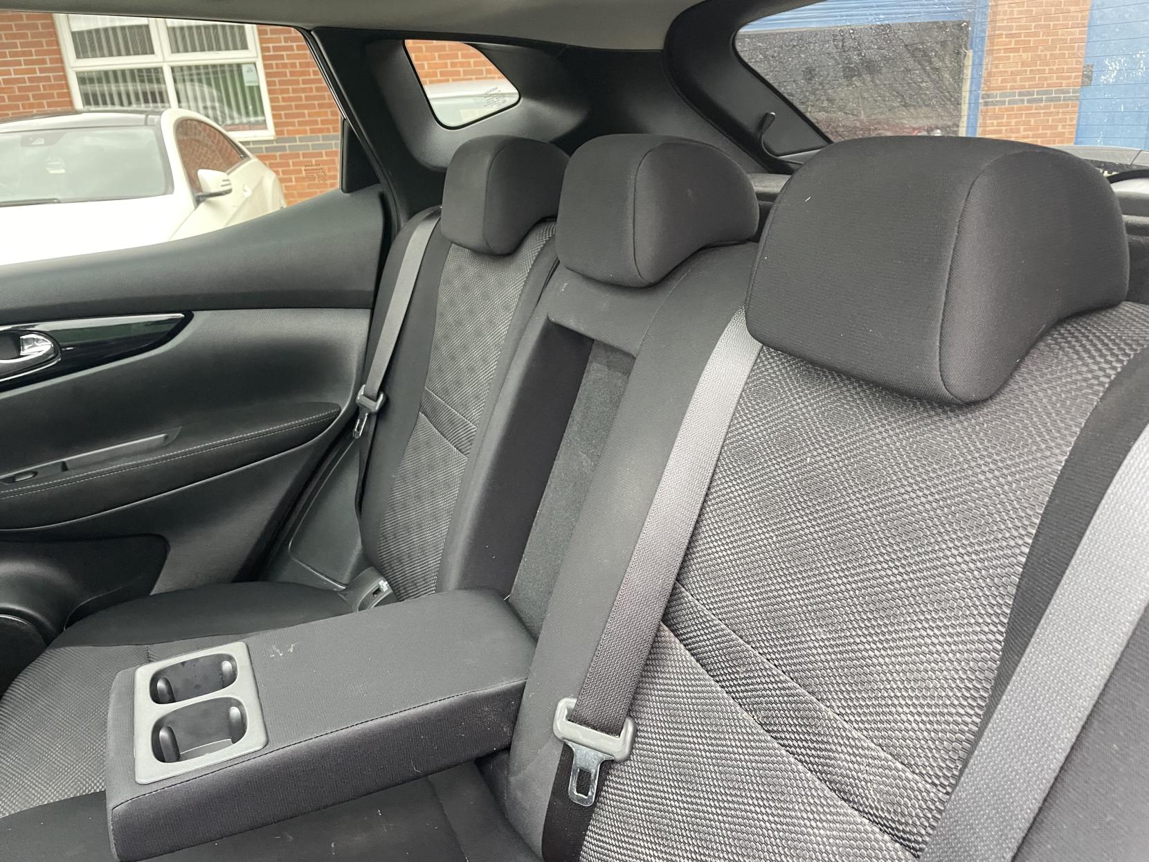 Nissan Qashqai 1.5 dCi n-tec+ SUV 5dr Diesel Manual 2WD Euro 6 (s/s) (110 ps)