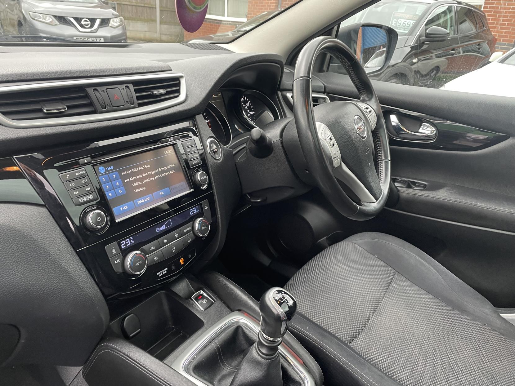 Nissan Qashqai 1.5 dCi n-tec+ SUV 5dr Diesel Manual 2WD Euro 6 (s/s) (110 ps)