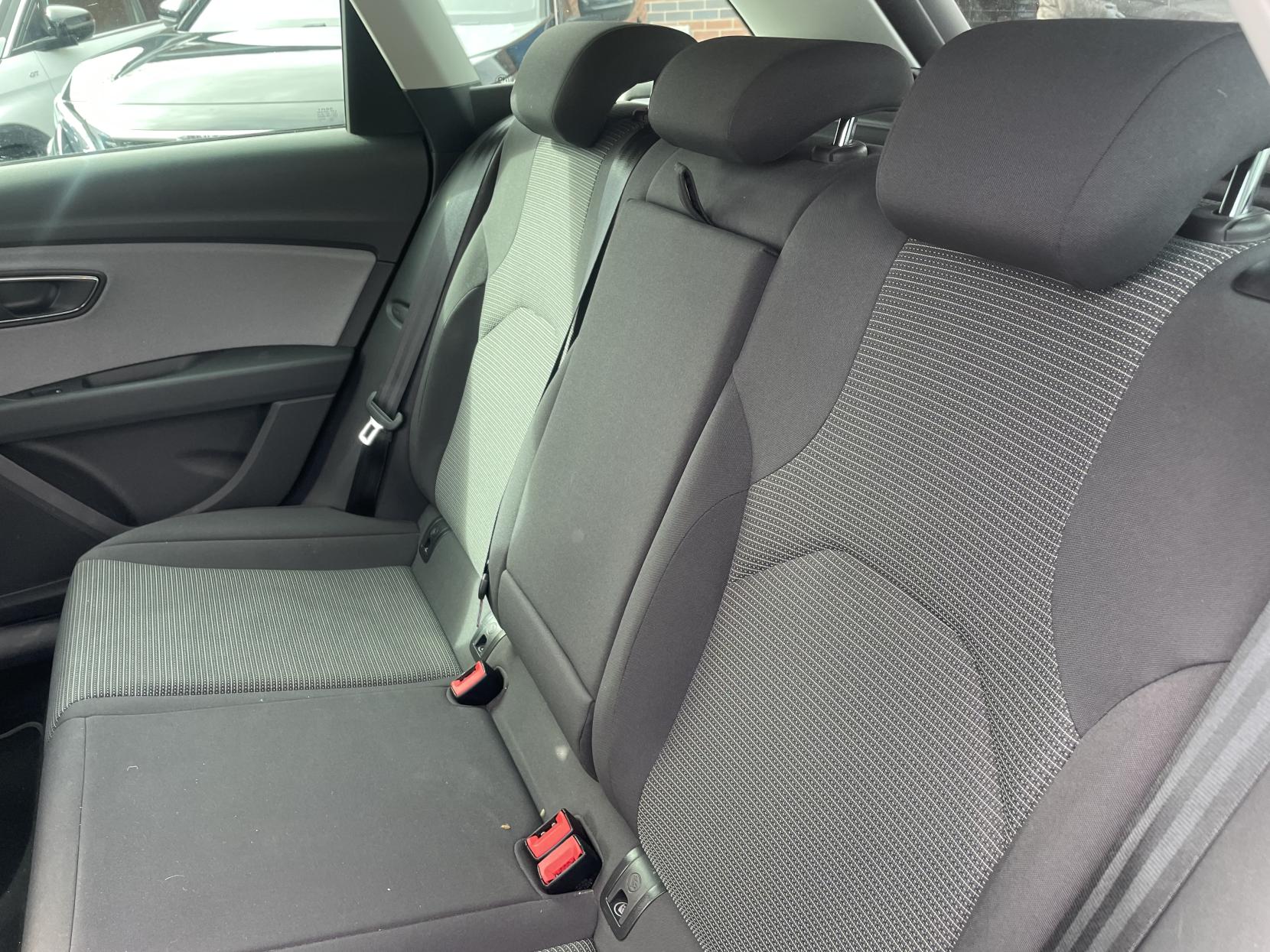 SEAT Leon 1.6 TDI SE Dynamic Technology ST 5dr Diesel DSG Euro 6 (s/s) (115 ps)