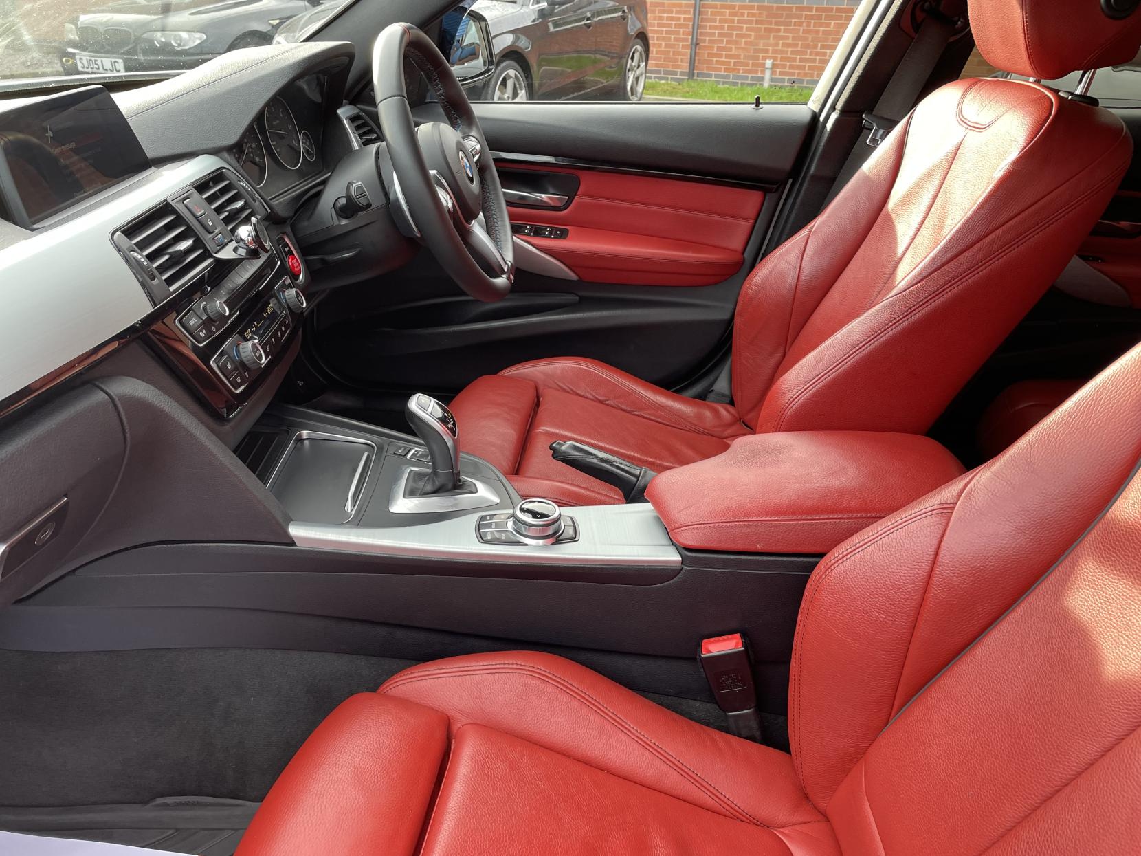 BMW 3 Series 2.0 320d M Sport Shadow Edition Touring 5dr Diesel Auto Euro 6 (s/s) (190 ps)