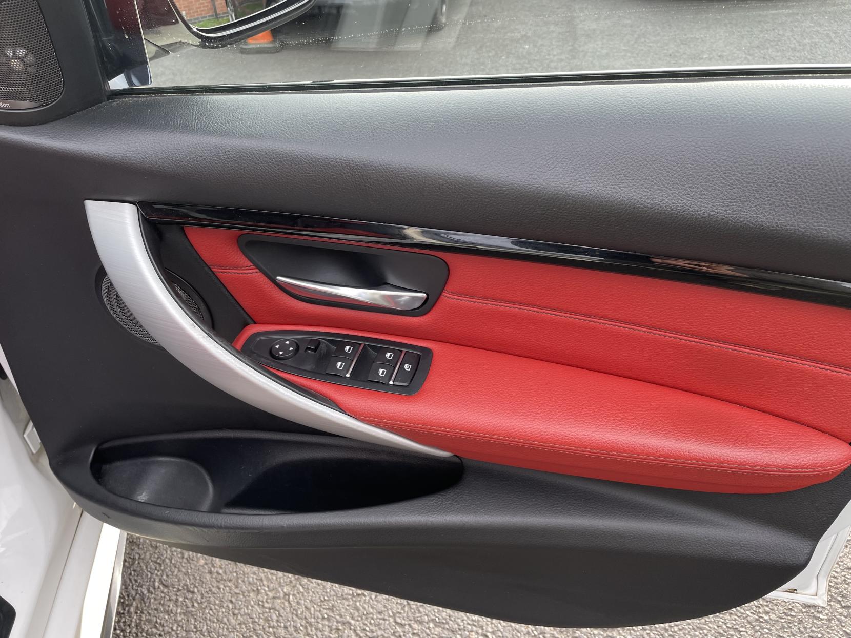 BMW 3 Series 2.0 320d M Sport Shadow Edition Touring 5dr Diesel Auto Euro 6 (s/s) (190 ps)