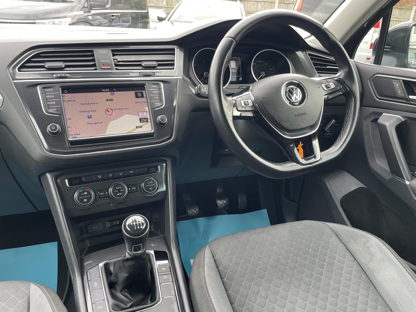 Volkswagen Tiguan 2.0 TDI BlueMotion Tech SE Navigation SUV 5dr Diesel Manual Euro 6 (s/s) (150 ps)