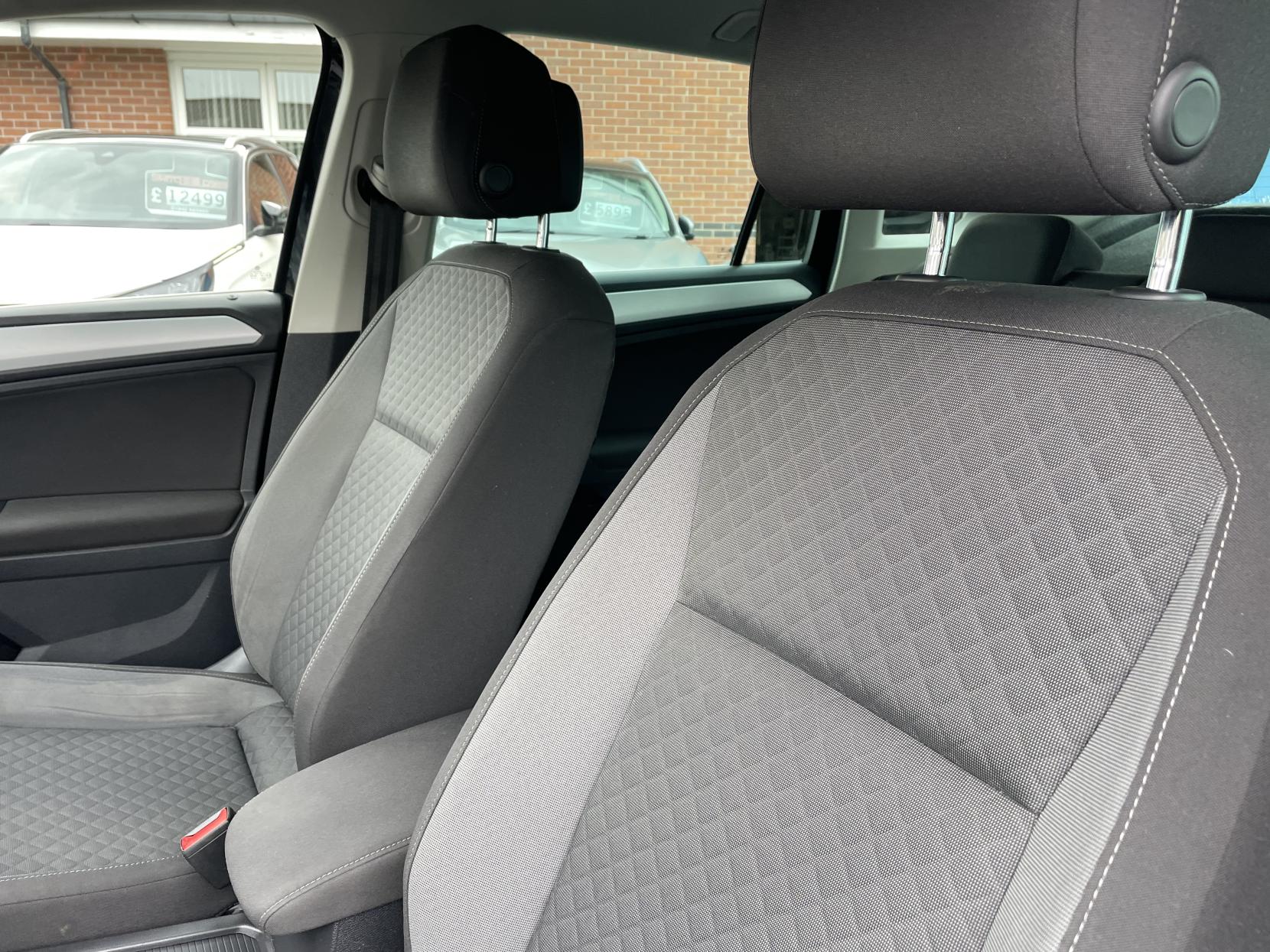 Volkswagen Tiguan 2.0 TDI BlueMotion Tech SE Navigation SUV 5dr Diesel Manual Euro 6 (s/s) (150 ps)