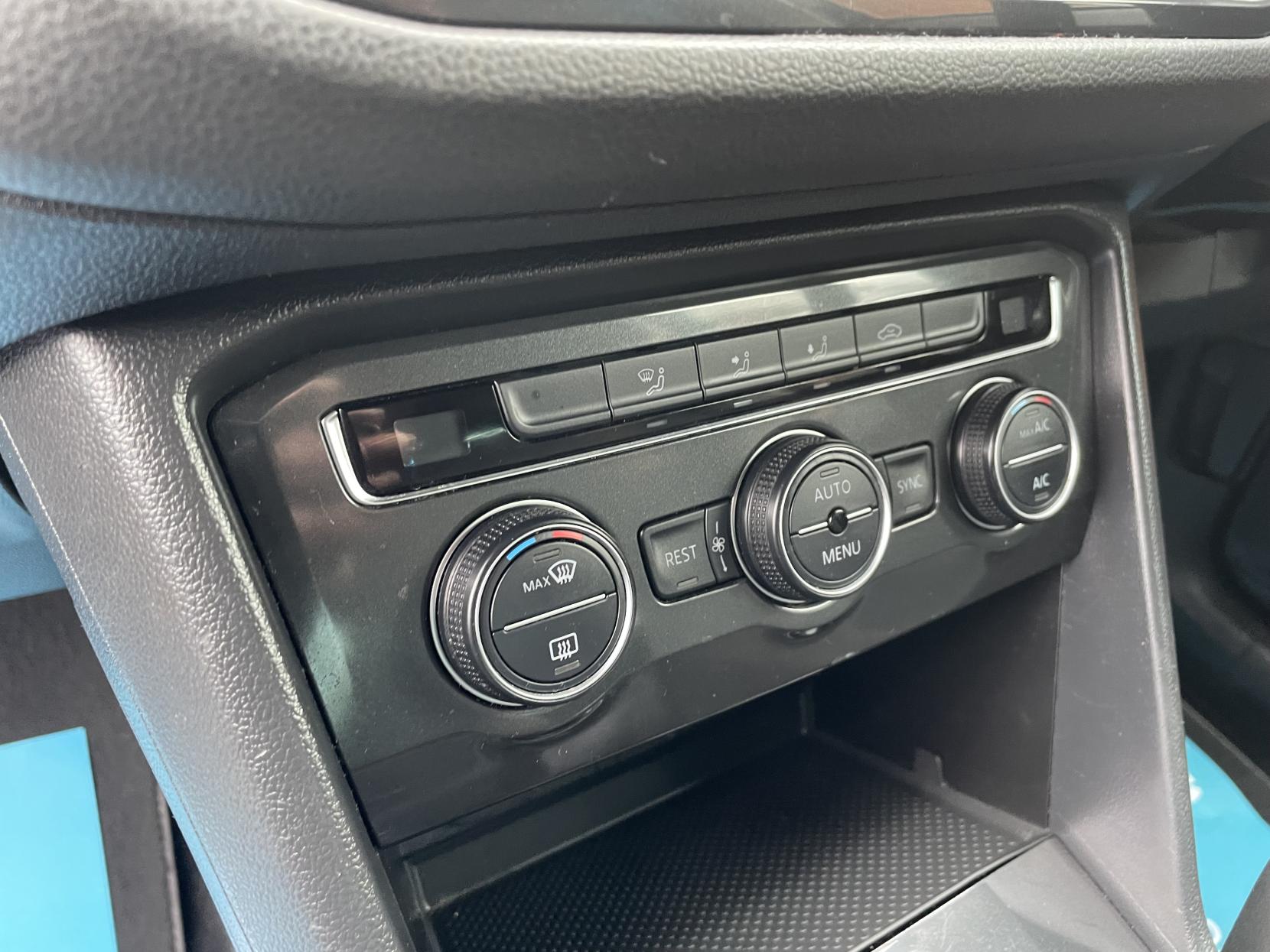 Volkswagen Tiguan 2.0 TDI BlueMotion Tech SE Navigation SUV 5dr Diesel Manual Euro 6 (s/s) (150 ps)