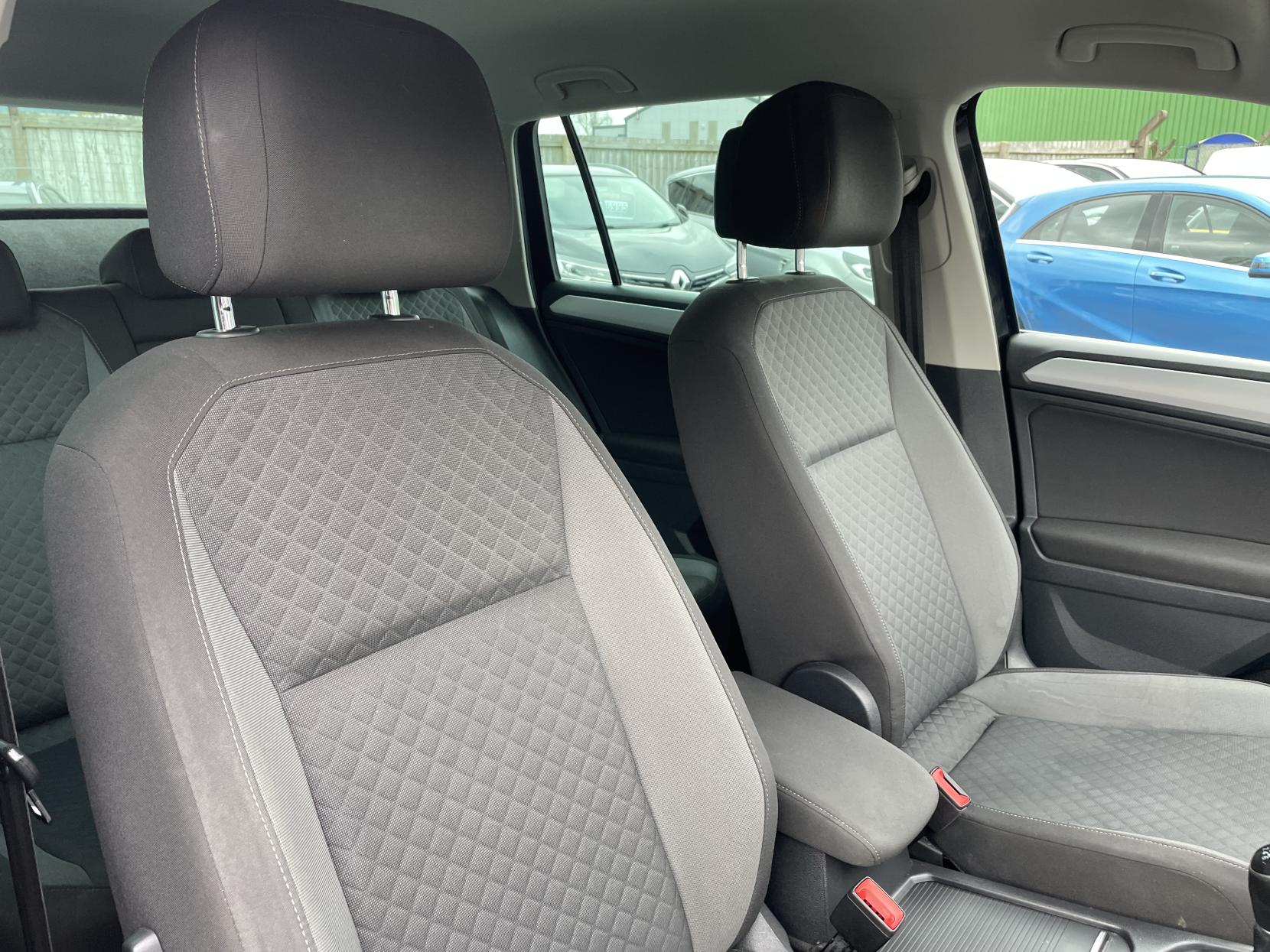 Volkswagen Tiguan 2.0 TDI BlueMotion Tech SE Navigation SUV 5dr Diesel Manual Euro 6 (s/s) (150 ps)