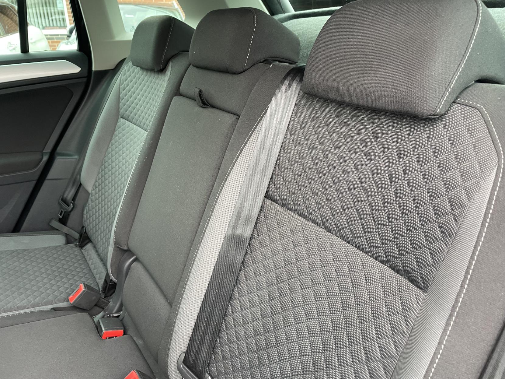 Volkswagen Tiguan 2.0 TDI BlueMotion Tech SE Navigation SUV 5dr Diesel Manual Euro 6 (s/s) (150 ps)