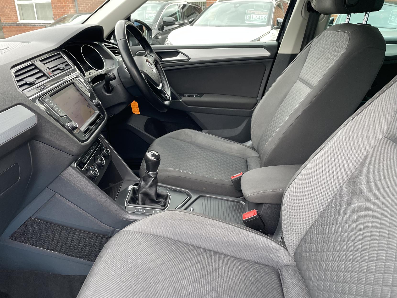 Volkswagen Tiguan 2.0 TDI BlueMotion Tech SE Navigation SUV 5dr Diesel Manual Euro 6 (s/s) (150 ps)