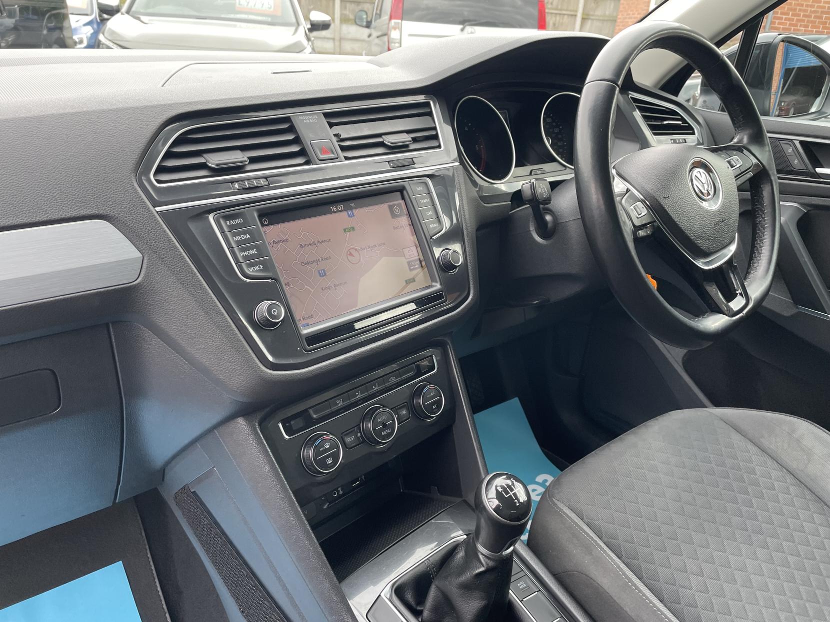 Volkswagen Tiguan 2.0 TDI BlueMotion Tech SE Navigation SUV 5dr Diesel Manual Euro 6 (s/s) (150 ps)