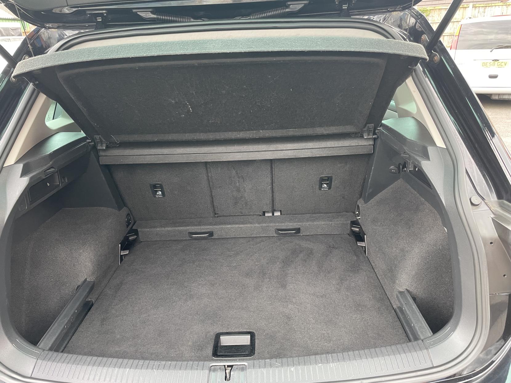 Volkswagen Tiguan 2.0 TDI BlueMotion Tech SE Navigation SUV 5dr Diesel Manual Euro 6 (s/s) (150 ps)