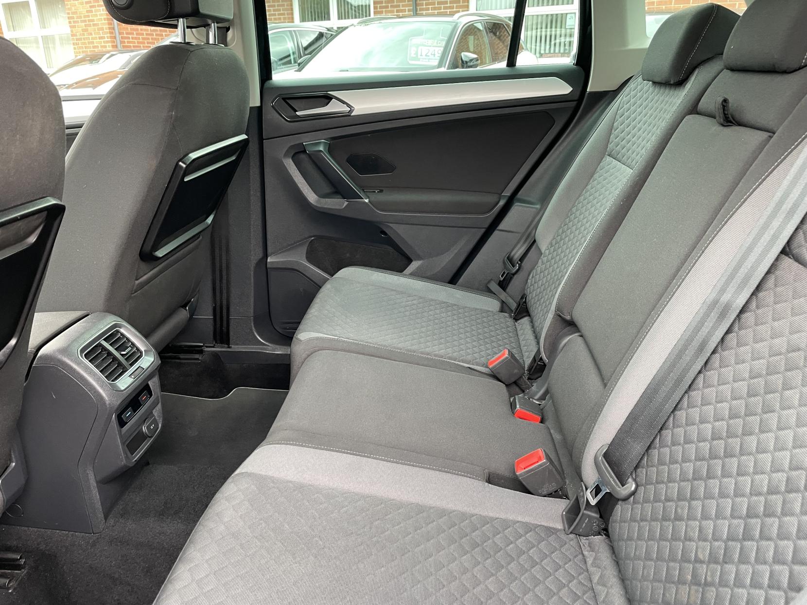 Volkswagen Tiguan 2.0 TDI BlueMotion Tech SE Navigation SUV 5dr Diesel Manual Euro 6 (s/s) (150 ps)