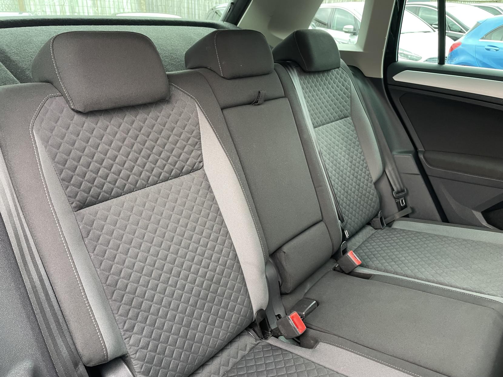 Volkswagen Tiguan 2.0 TDI BlueMotion Tech SE Navigation SUV 5dr Diesel Manual Euro 6 (s/s) (150 ps)