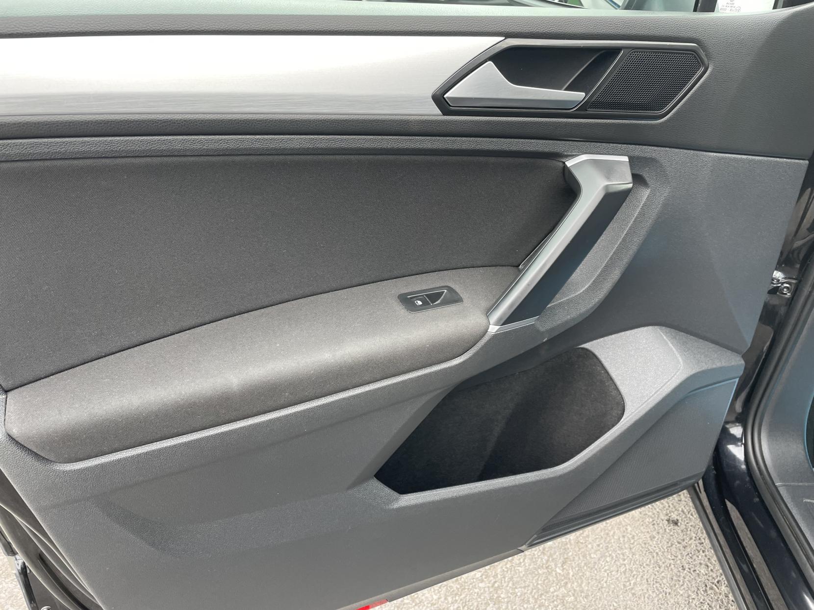 Volkswagen Tiguan 2.0 TDI BlueMotion Tech SE Navigation SUV 5dr Diesel Manual Euro 6 (s/s) (150 ps)