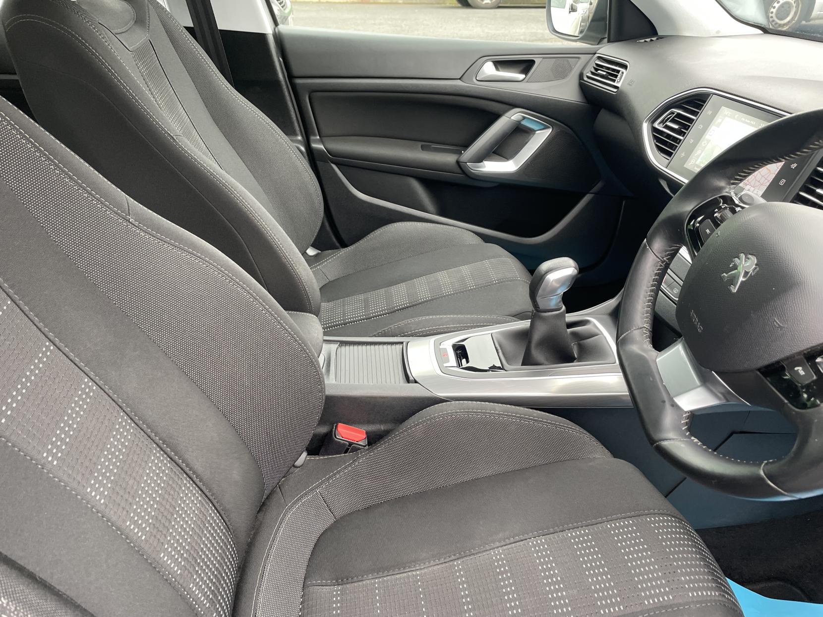 Peugeot 308 1.2 PureTech Allure Hatchback 5dr Petrol Manual Euro 6 (s/s) (110 ps)