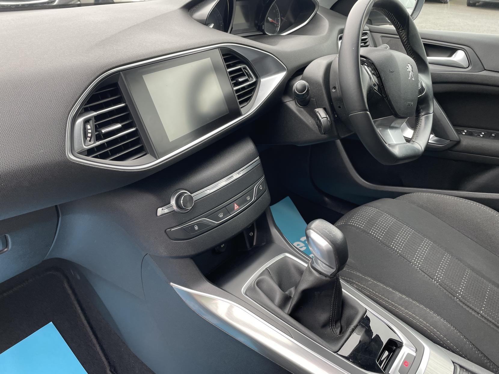 Peugeot 308 1.2 PureTech Allure Hatchback 5dr Petrol Manual Euro 6 (s/s) (110 ps)