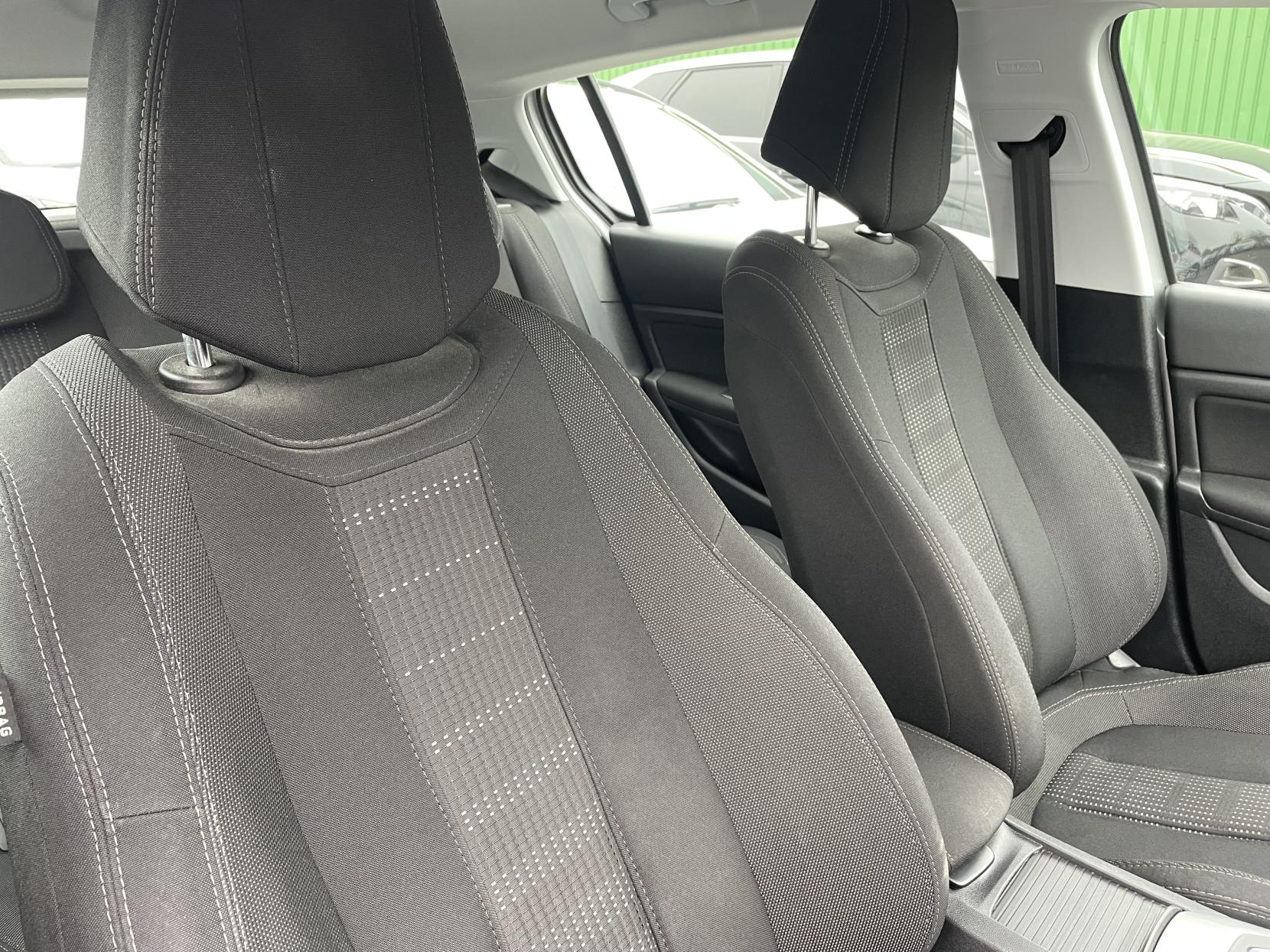 Peugeot 308 1.2 PureTech Allure Hatchback 5dr Petrol Manual Euro 6 (s/s) (110 ps)