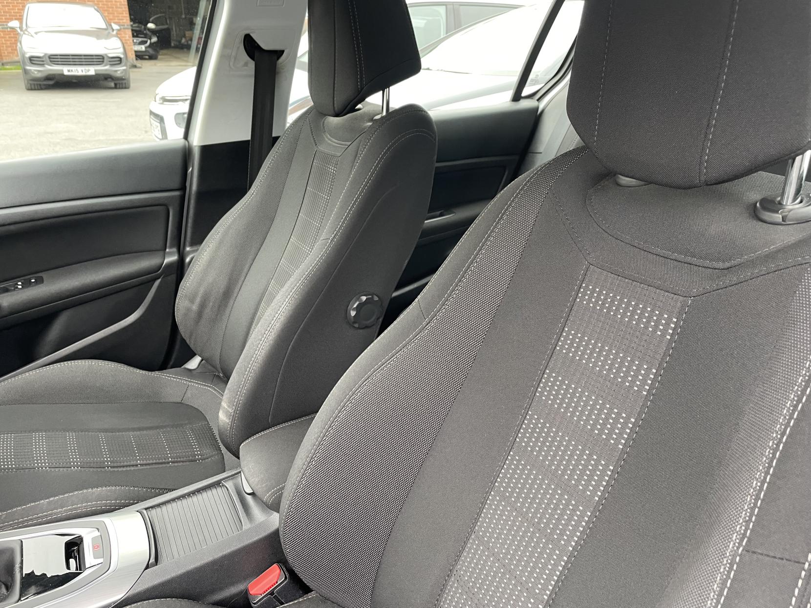 Peugeot 308 1.2 PureTech Allure Hatchback 5dr Petrol Manual Euro 6 (s/s) (110 ps)