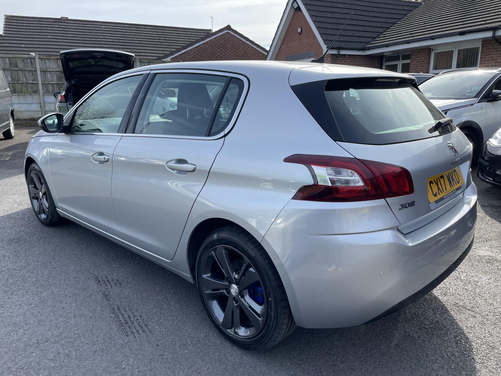 Peugeot 308 1.2 PureTech Allure Hatchback 5dr Petrol Manual Euro 6 (s/s) (110 ps)