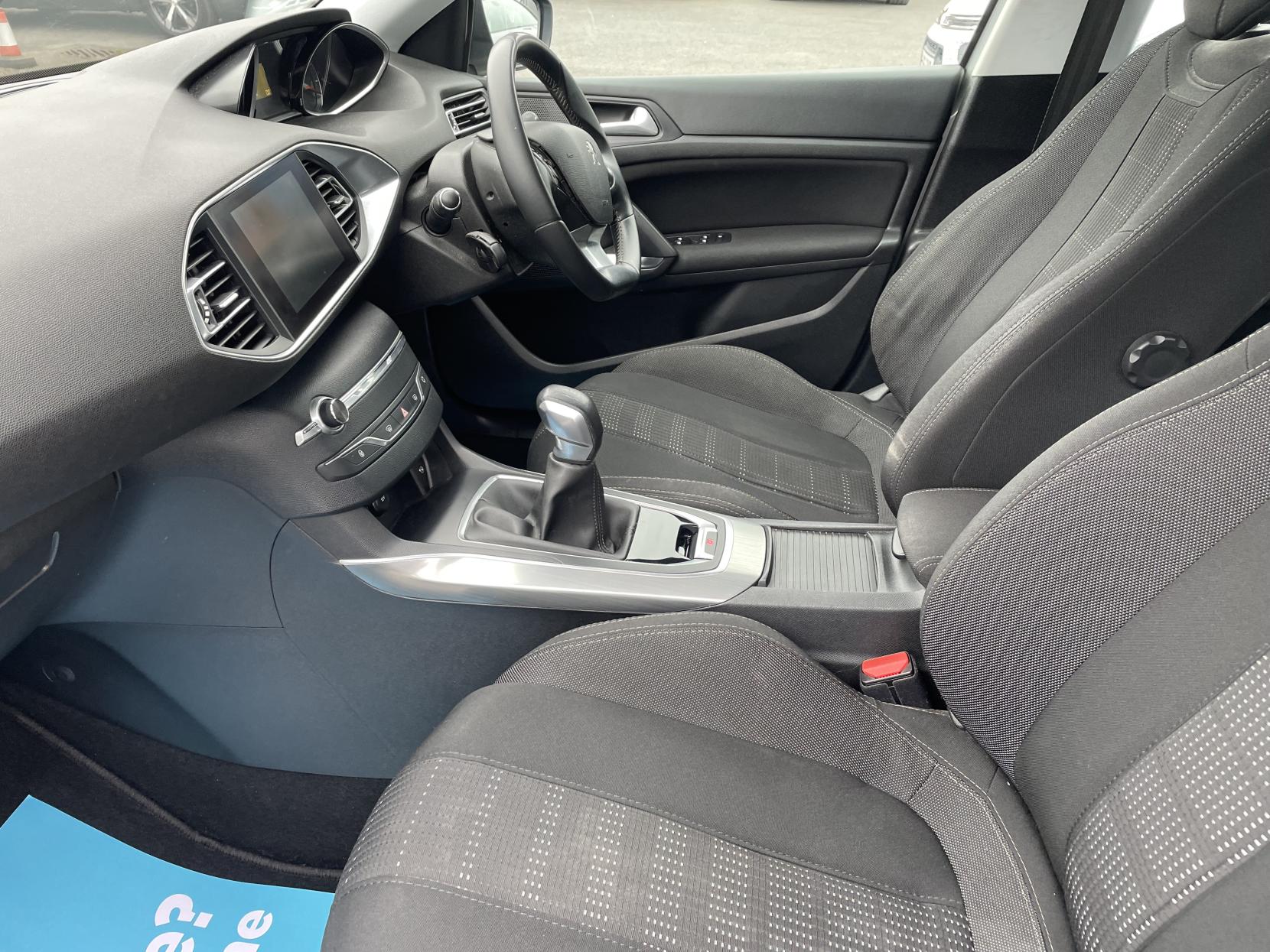 Peugeot 308 1.2 PureTech Allure Hatchback 5dr Petrol Manual Euro 6 (s/s) (110 ps)