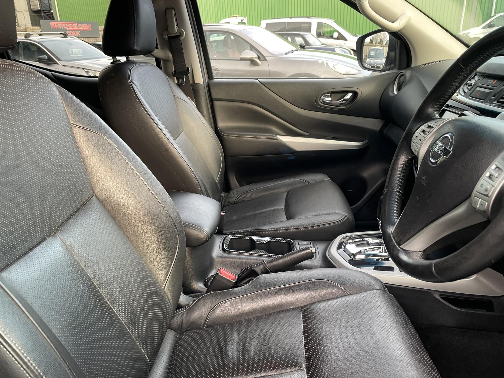 Nissan Navara 2.3 dCi Tekna Pickup Double Cab 4dr Diesel Auto 4WD Euro 6 (190 ps)