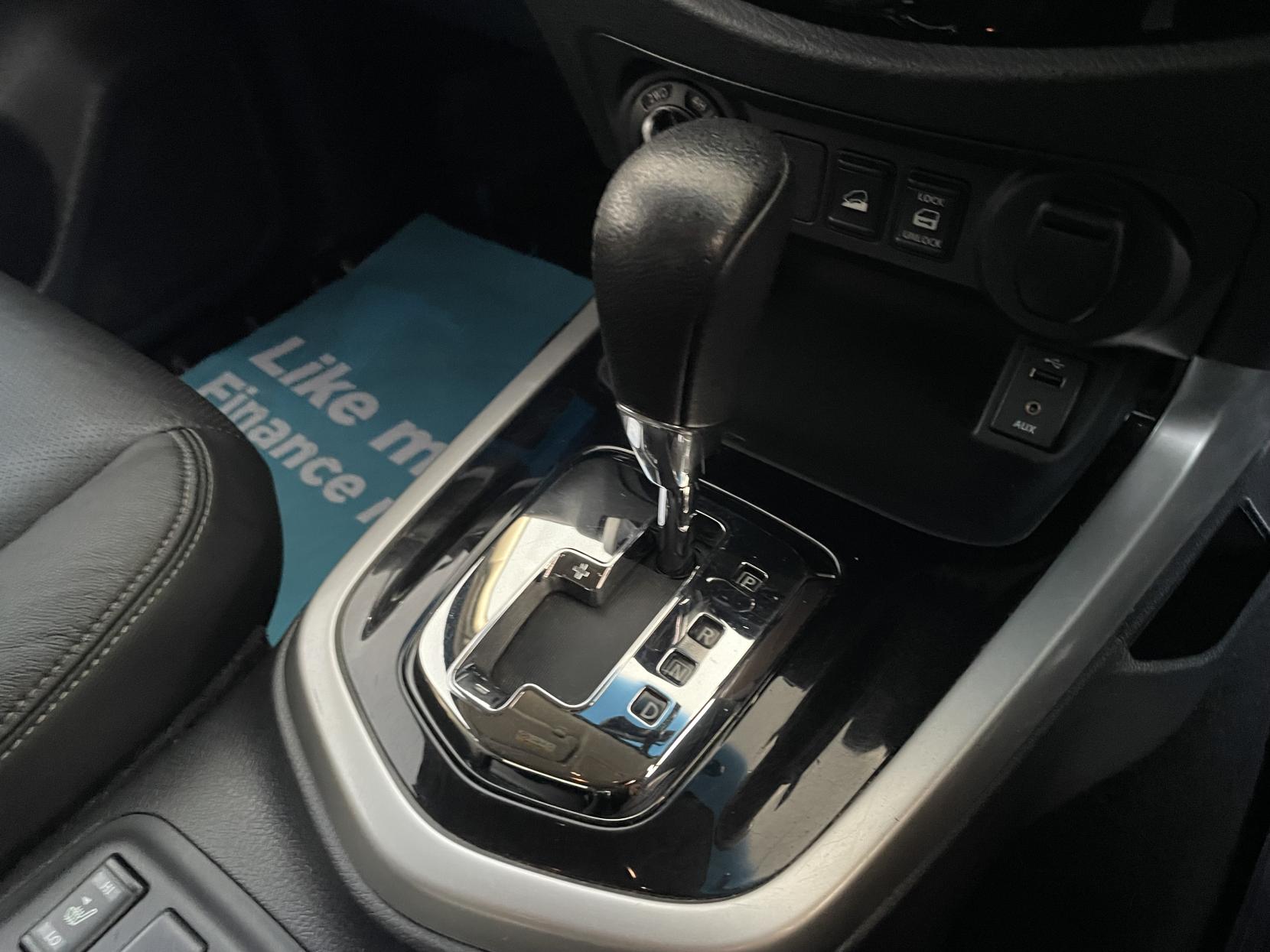 Nissan Navara 2.3 dCi Tekna Pickup Double Cab 4dr Diesel Auto 4WD Euro 6 (190 ps)