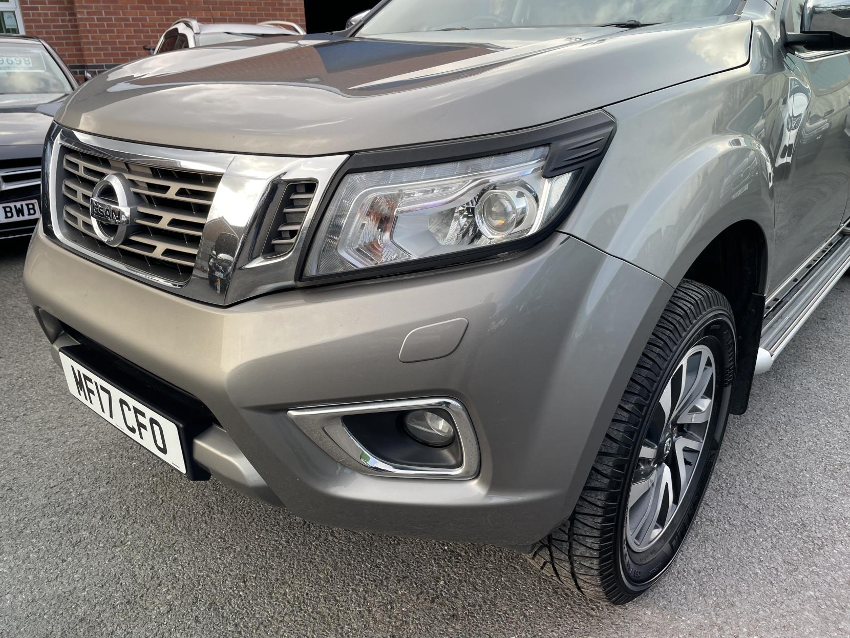 Nissan Navara 2.3 dCi Tekna Pickup Double Cab 4dr Diesel Auto 4WD Euro 6 (190 ps)