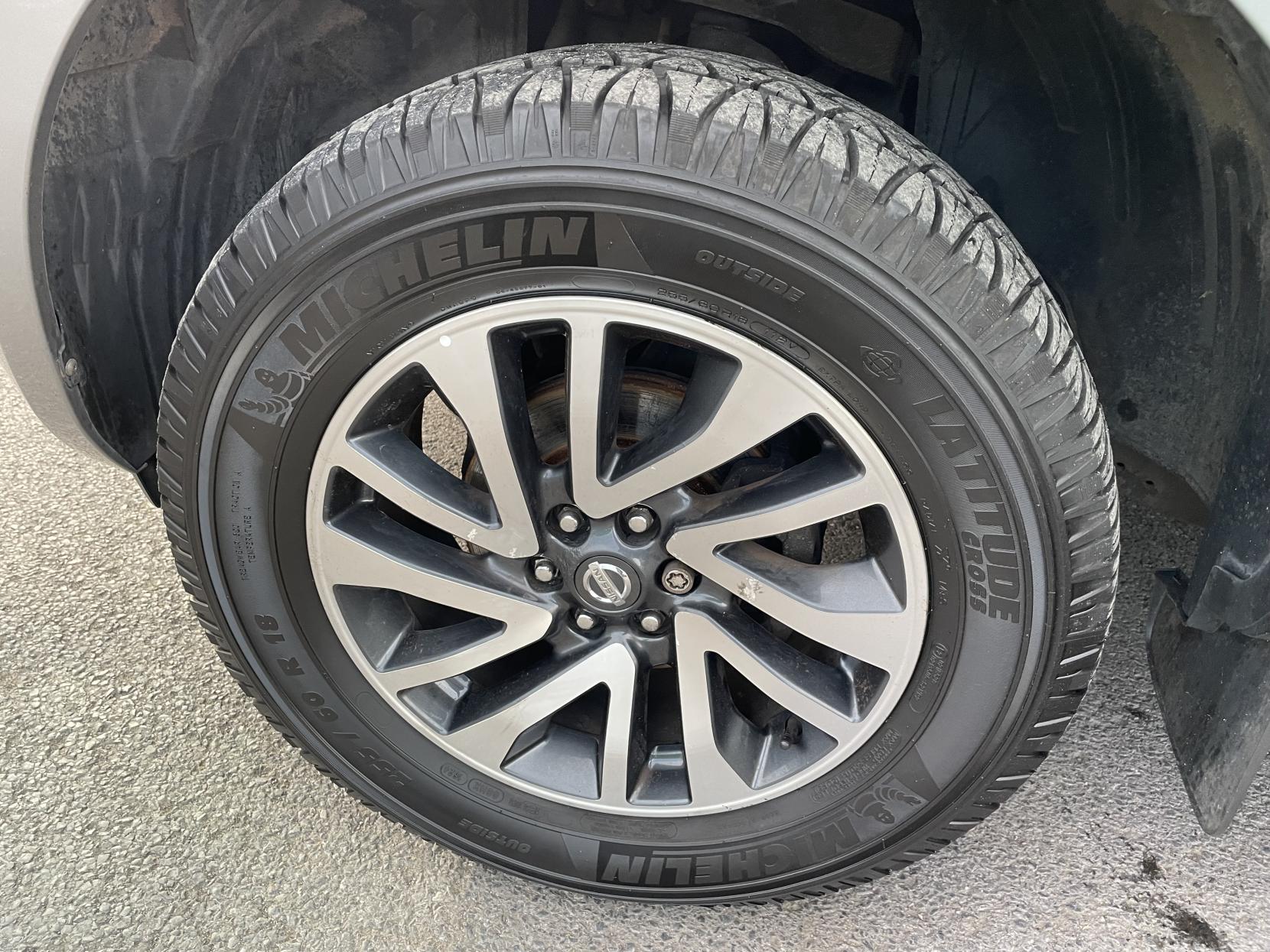 Nissan Navara 2.3 dCi Tekna Pickup Double Cab 4dr Diesel Auto 4WD Euro 6 (190 ps)