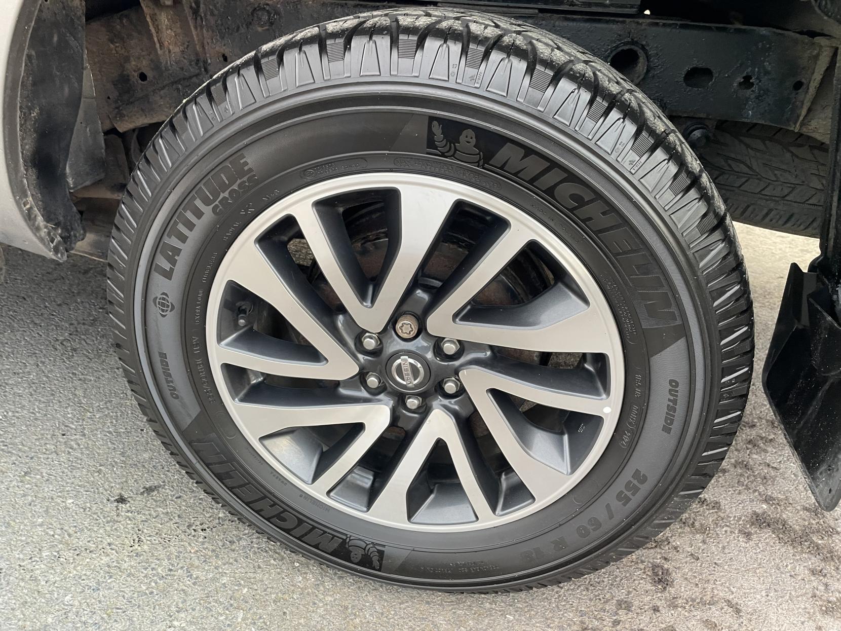 Nissan Navara 2.3 dCi Tekna Pickup Double Cab 4dr Diesel Auto 4WD Euro 6 (190 ps)