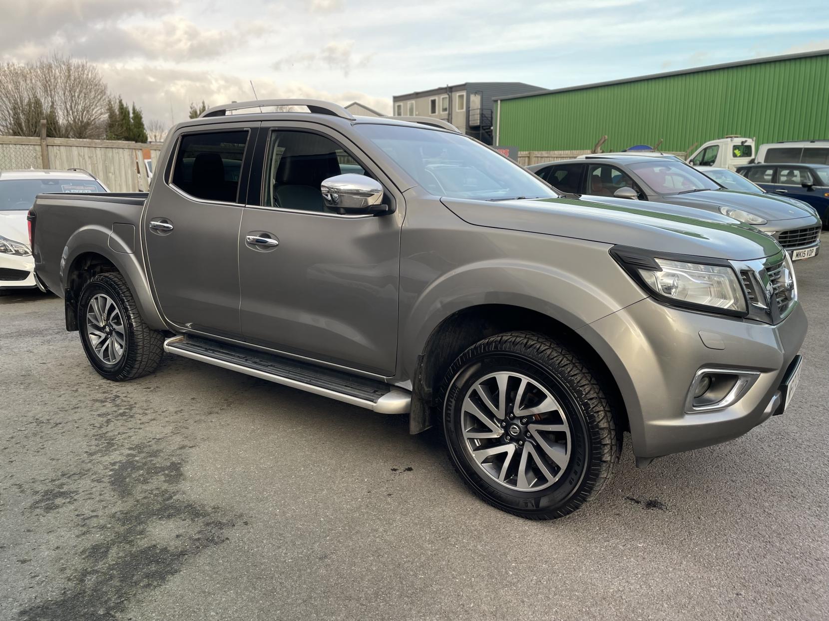 Nissan Navara 2.3 dCi Tekna Pickup Double Cab 4dr Diesel Auto 4WD Euro 6 (190 ps)